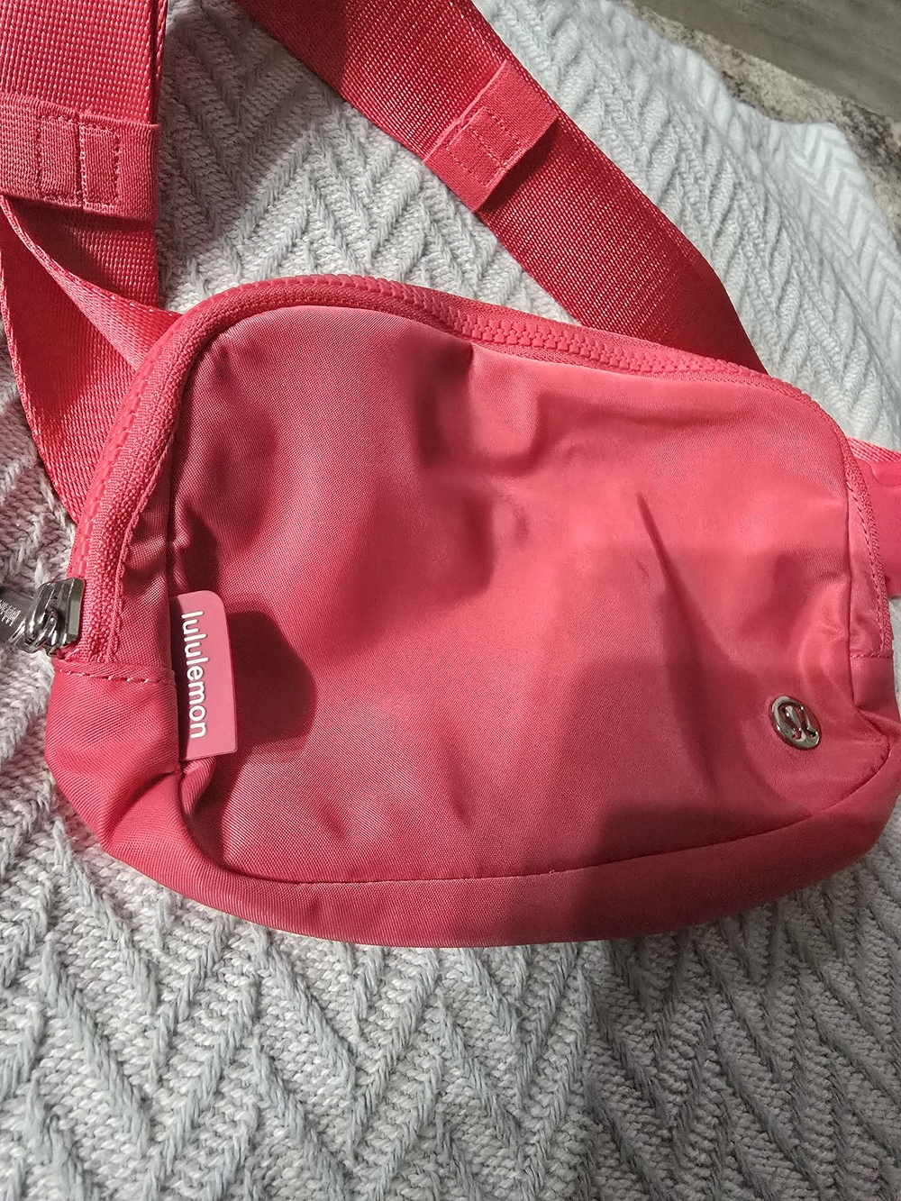 lululemon athletica NWOT Pink Belt Bag - Compact Hands-Free Crossbody - Picture 2 of 5